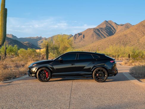 Used 2021 Lamborghini Urus AWD/4WD image 6