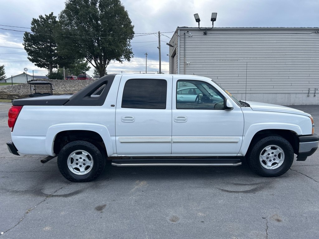 Used 2005 Chevrolet Avalanche LT w/ Preferred Equipment Group RWD image 5