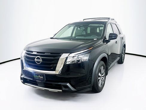 Used 2023 Nissan Pathfinder SL AWD/4WD image 3