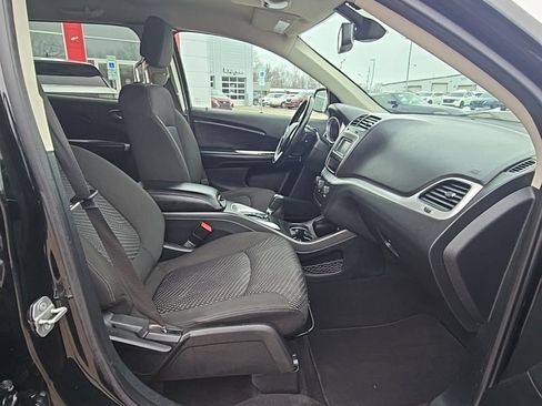 Used 2019 Dodge Journey SE w/ Premium Group image 19