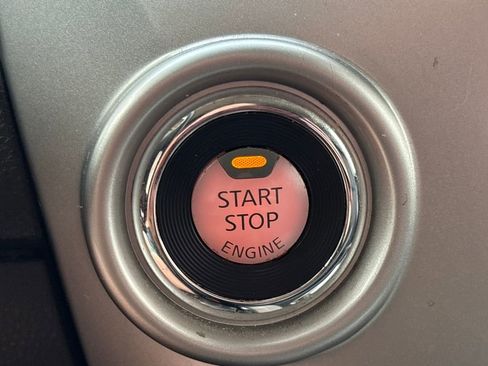 Used 2018 Nissan Titan SL image 17