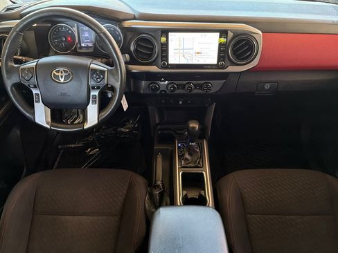 Used 2020 Toyota Tacoma SR5 AWD/4WD image 13