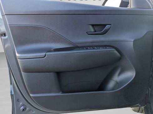 Used 2025 Hyundai Kona SEL image 12