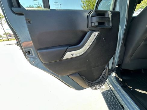 Used 2014 Jeep Wrangler Unlimited Sahara w/ Connectivity Group AWD/4WD image 31