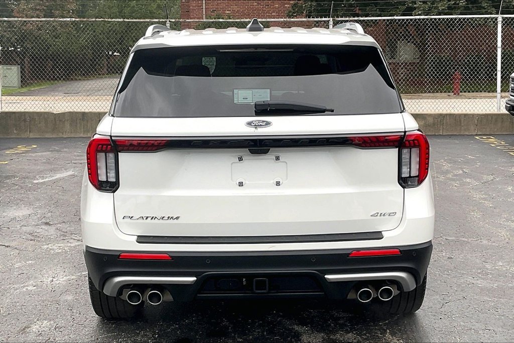Used 2025 Ford Explorer Platinum w/ Ultimate Package AWD/4WD image 3