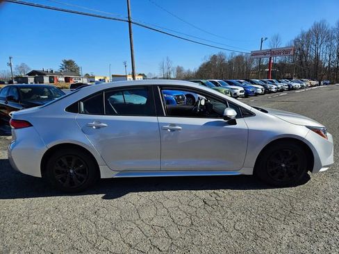 Used 2024 Toyota Corolla LE image 8
