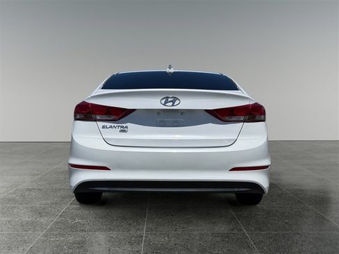 Used 2017 Hyundai Elantra SE FWD image 5