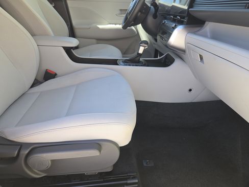 Used 2024 Hyundai Kona SEL image 13