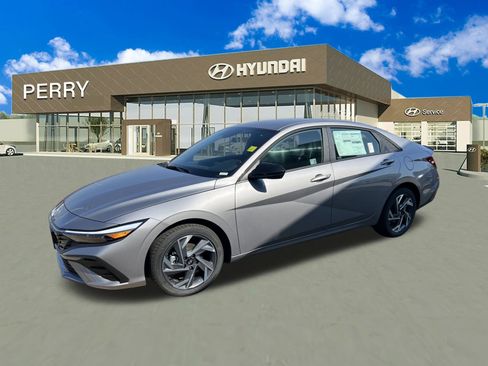 Used 2025 Hyundai Elantra Sport image 1