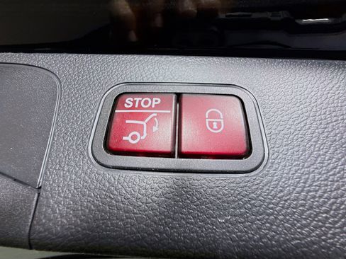 Used 2022 Mercedes-Benz GLC 300 4MATIC w/ Multimedia Package Lite image 41