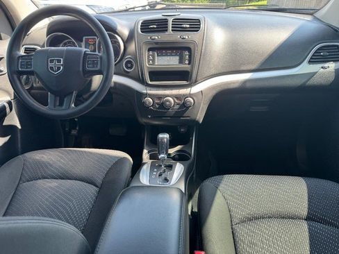 Used 2020 Dodge Journey SE w/ Blacktop Package FWD image 11