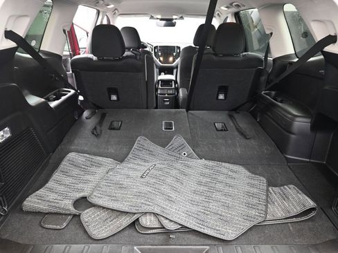 Used 2024 Subaru Ascent Premium w/ Convenience Package image 19