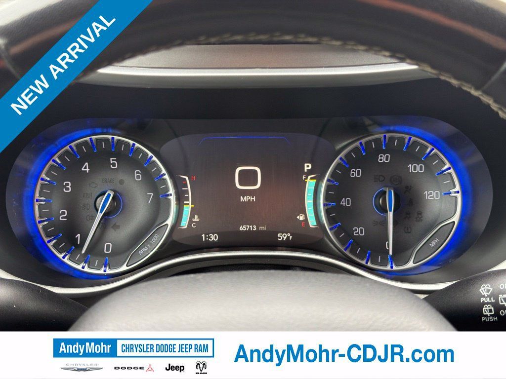 Used 2024 Chrysler Pacifica Touring-L FWD image 9