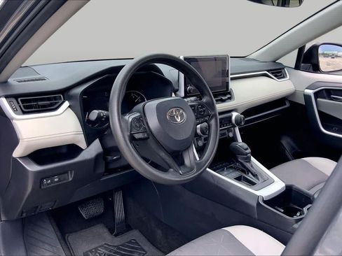 Used 2025 Toyota RAV4 XLE FWD image 17