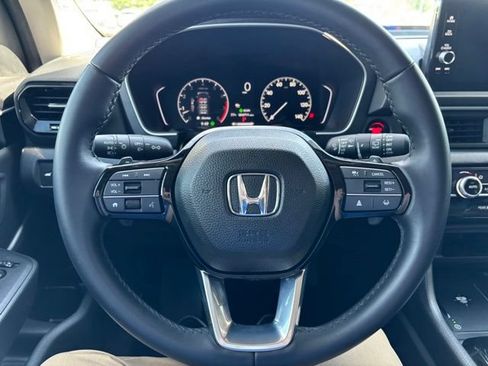 Certified 2025 Honda Pilot Touring image 13