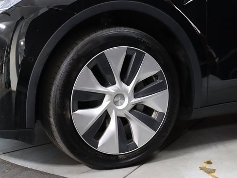 Used 2023 Tesla Model Y Long Range AWD/4WD image 5