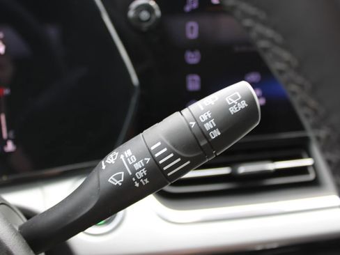 Used 2025 Chevrolet Trax LT w/ LT Convenience Package image 35