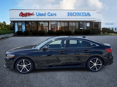 Used 2023 Honda Civic Touring image 2