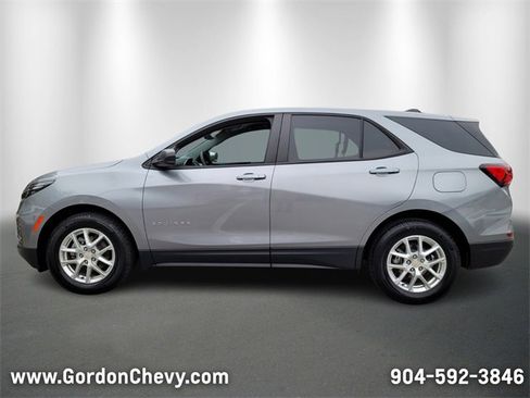 Used 2023 Chevrolet Equinox LS w/ LS Convenience Package image 2