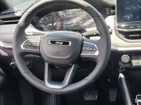 Used 2024 Jeep Compass Limited image 10