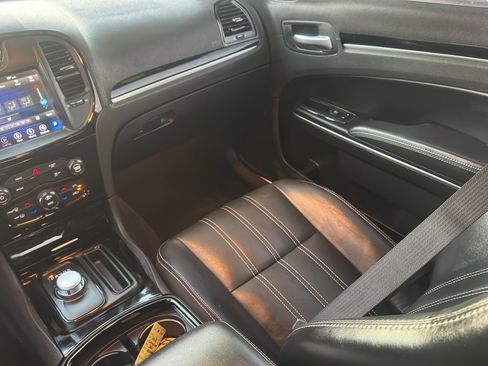 Used 2018 Chrysler 300 S image 13