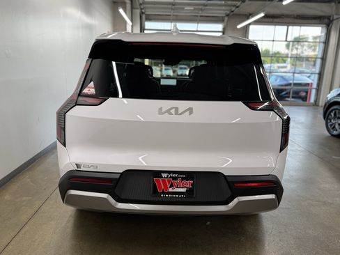 New 2026 Kia EV9 Light image 9