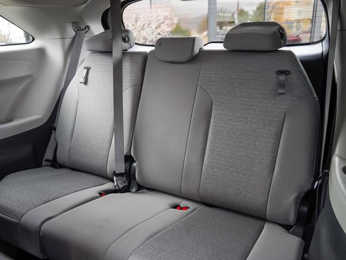 Used 2024 Toyota Sienna LE image 23