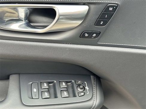 Used 2024 Volvo XC60 B5 Core image 27