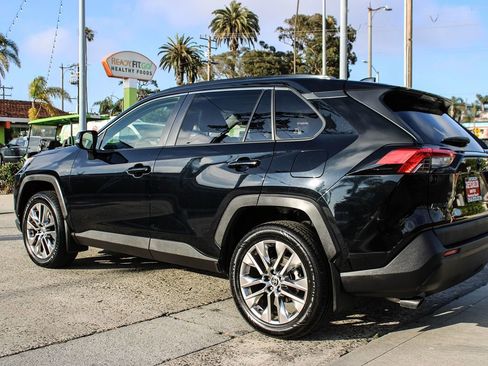Used 2023 Toyota RAV4 XLE Premium FWD image 3