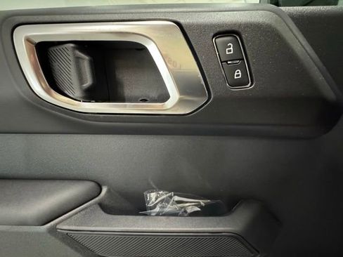 New 2025 Ford Bronco Badlands image 13