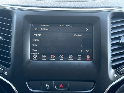 Used 2019 Jeep Cherokee Latitude Plus w/ Cold Weather Group AWD/4WD image 14
