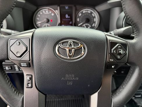 Used 2017 Toyota Tacoma TRD Sport image 13