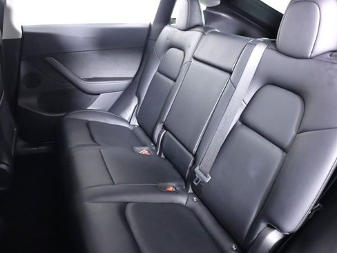 Used 2022 Tesla Model Y Long Range image 33