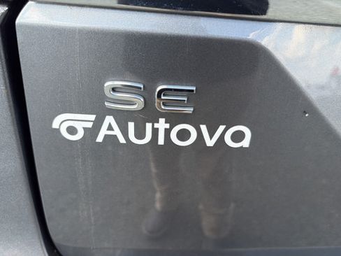 Used 2025 Volkswagen Atlas SE AWD/4WD image 13