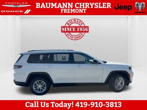 Used 2023 Jeep Grand Cherokee L Laredo w/ Luxury Tech Group I AWD/4WD image 4