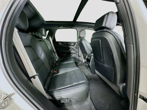 Certified 2022 Porsche Cayenne AWD/4WD image 30