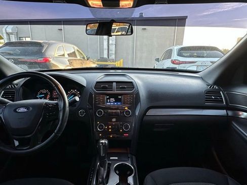 Used 2019 Ford Explorer XLT image 27