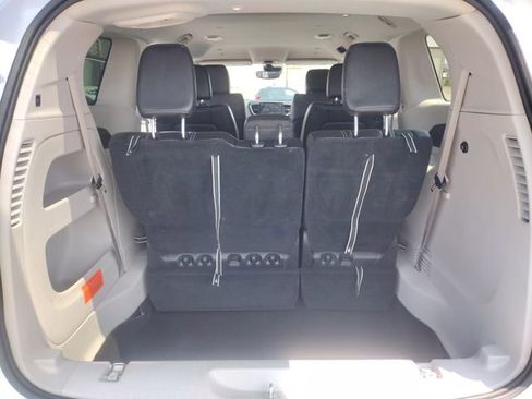 Used 2024 Chrysler Pacifica Touring-L image 24