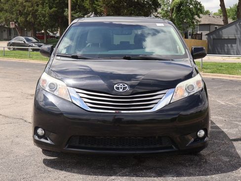 Used 2015 Toyota Sienna XLE FWD image 5