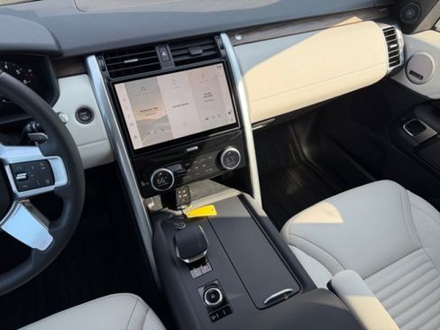 Certified 2025 Land Rover Discovery S AWD/4WD image 14
