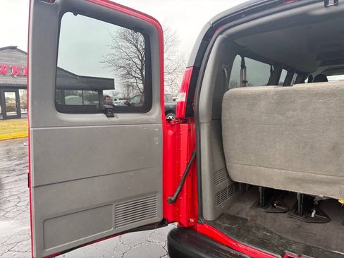 Used 2020 Chevrolet Express 3500 LS RWD image 6