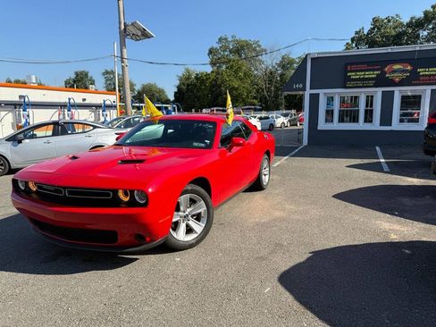 Used 2023 Dodge Challenger SXT image 3