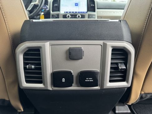 Used 2022 Ford F250 Lariat w/ Chrome Package image 18