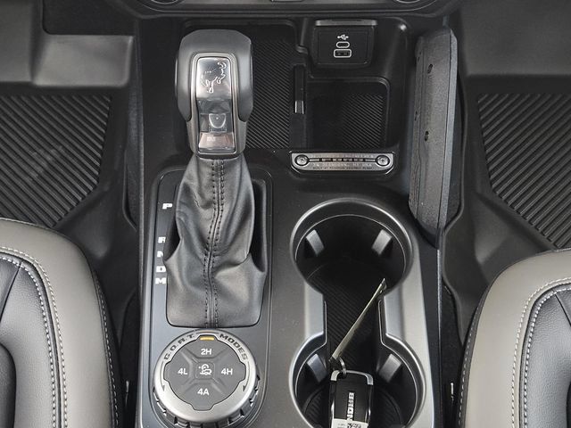 New 2026 Ford Bronco Outer Banks w/ Sasquatch Package AWD/4WD image 12