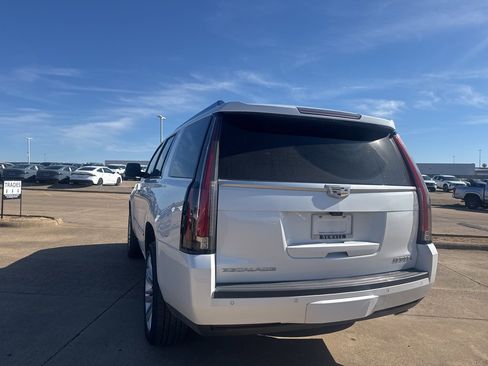 Used 2017 Cadillac Escalade Platinum image 15