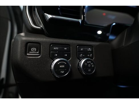 Used 2022 GMC Sierra 1500 SLT w/ SLT Premium Plus Package AWD/4WD image 19