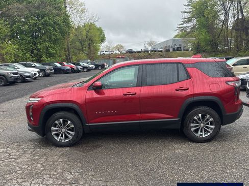 Used 2025 Chevrolet Equinox LT w/ Safety and Technology Package FWD image 2
