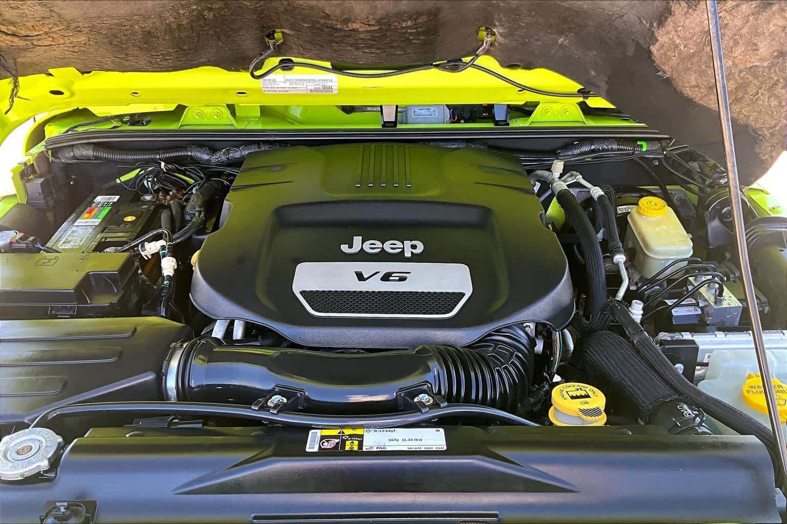 Used 2016 Jeep Wrangler Unlimited Rubicon AWD/4WD image 30