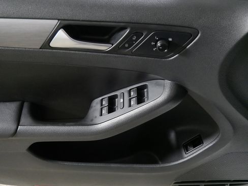 Used 2016 Volkswagen Jetta Sport image 19