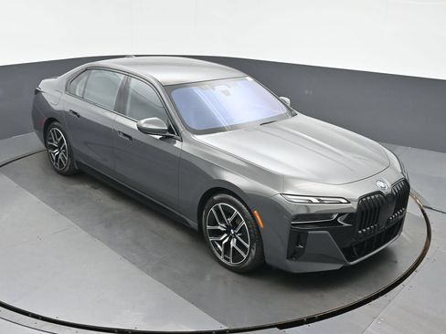 Used 2023 BMW i7 xDrive60 AWD/4WD image 33